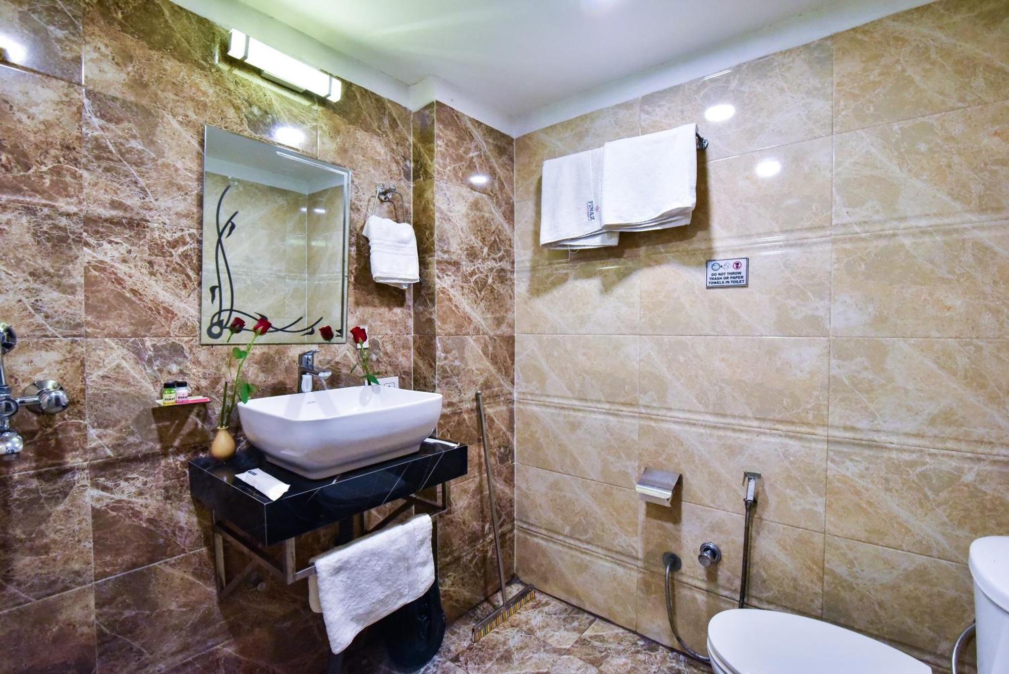 Pinaz Royale Hotell Amritsar Eksteriør bilde