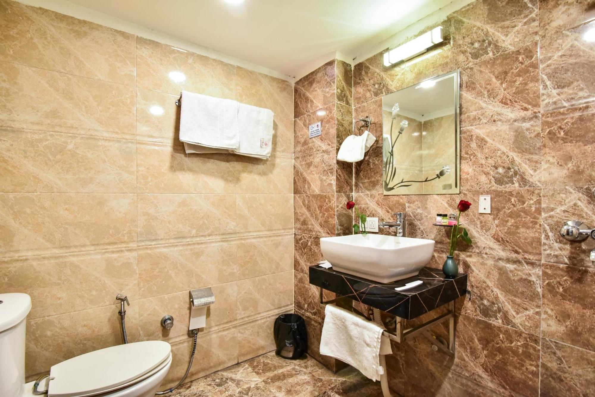 Pinaz Royale Hotell Amritsar Eksteriør bilde
